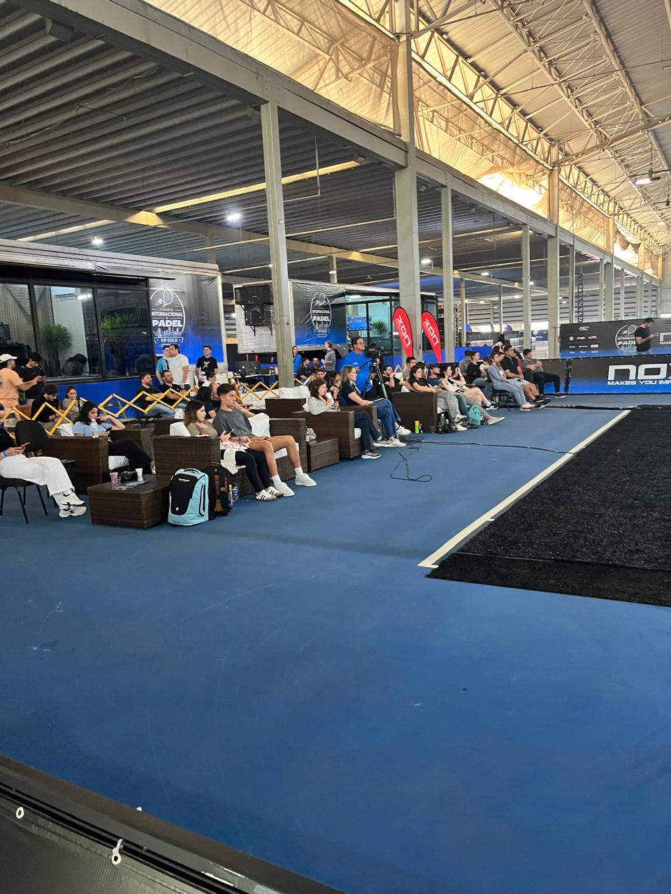 Área de convivência com público durante o FIP Gold São Paulo