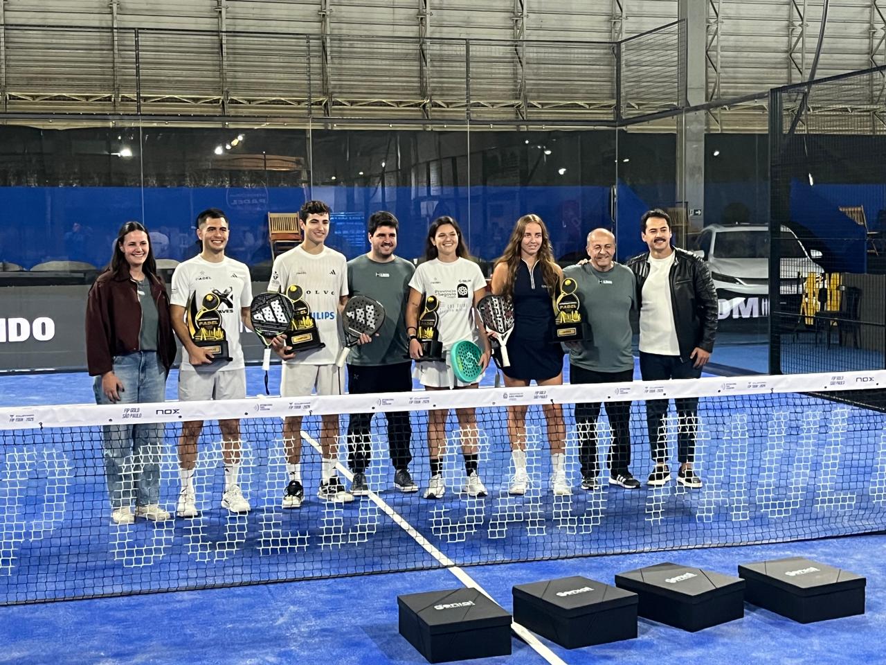 Premiação do FIP Gold São Paulo na quadra central da Arena BTG Santo Padel